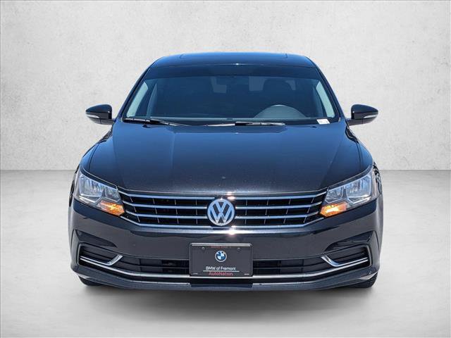Used 2018 Volkswagen Passat 2.0T SE FWD image 2