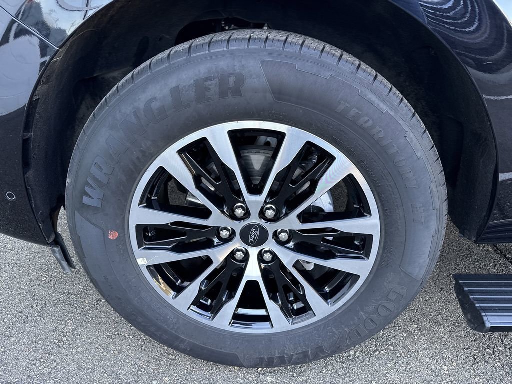 Used 2025 Ford Expedition Max Platinum image 11