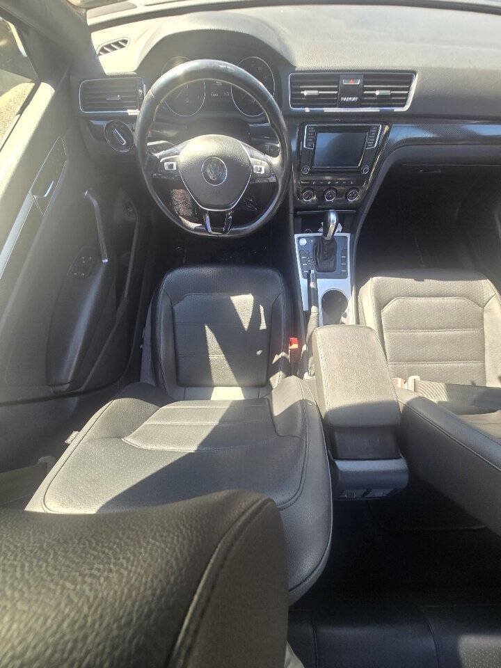 Used 2019 Volkswagen Passat 2.0T Wolfsburg FWD image 33