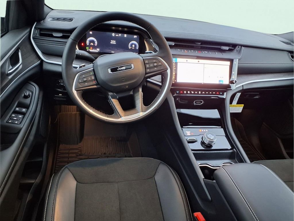 New 2026 Jeep Grand Cherokee Altitude image 11