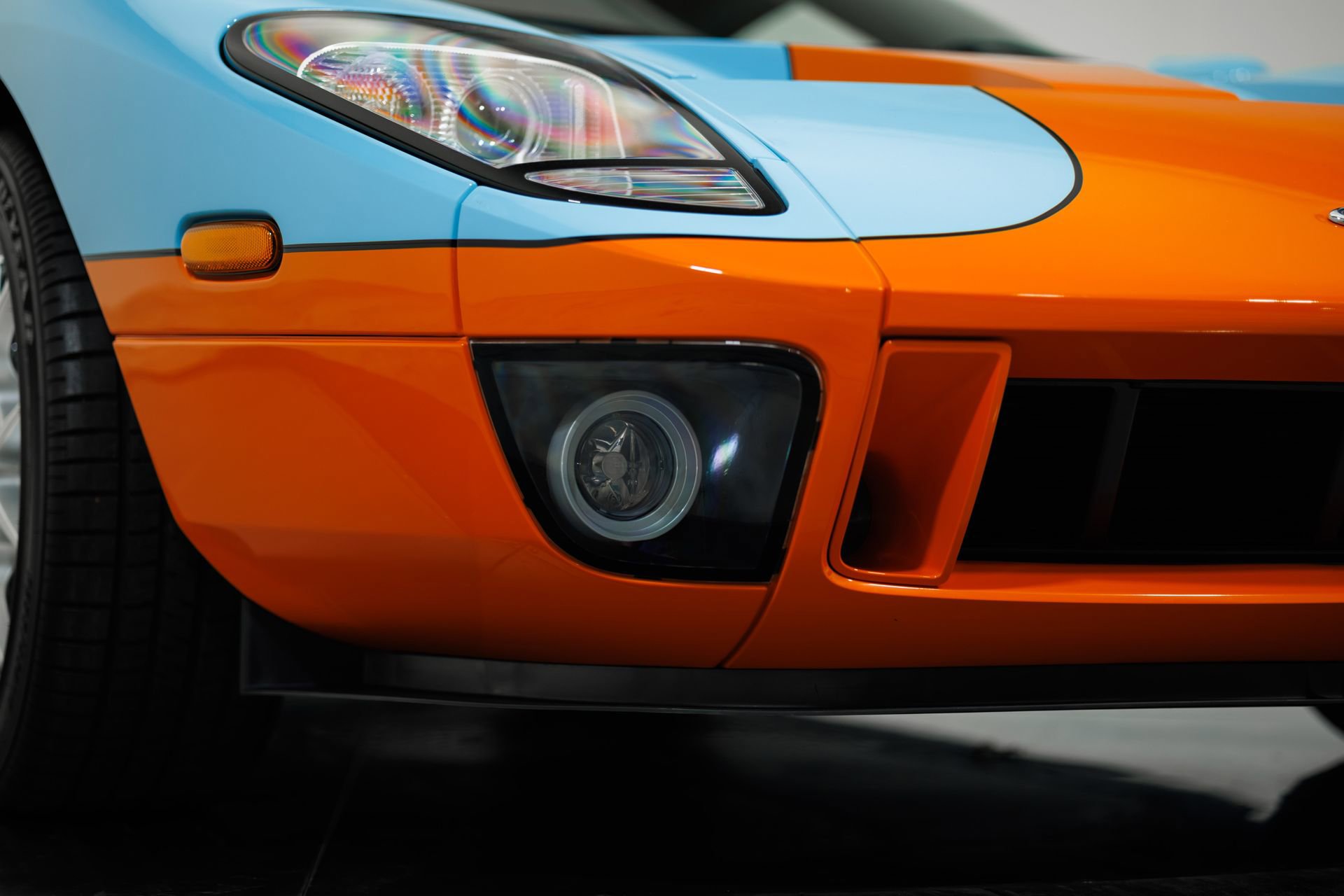 Used 2006 Ford GT RWD image 40