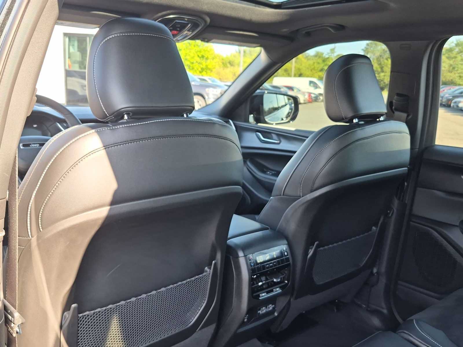 Used 2025 Jeep Grand Cherokee L Altitude AWD/4WD image 19