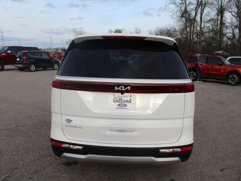 Used 2023 Kia Carnival LX image 8
