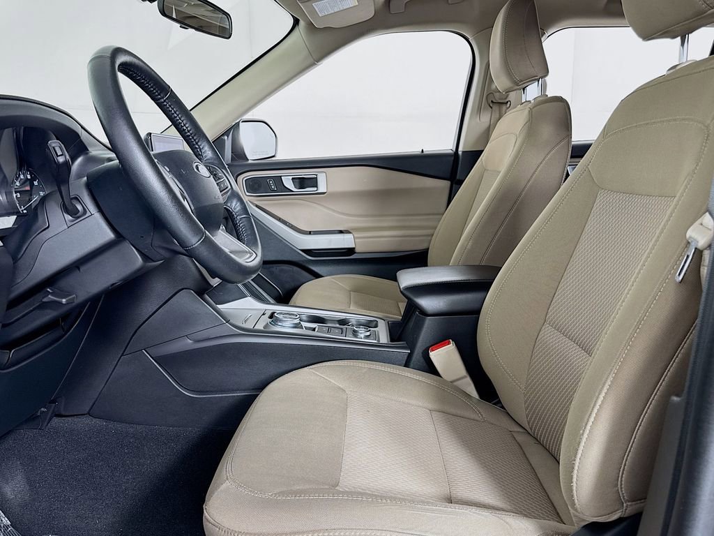 Used 2024 Ford Explorer XLT AWD/4WD image 10