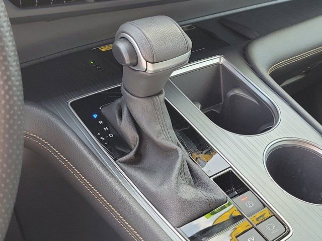 Used 2023 Toyota Sienna XLE Woodland Edition image 7