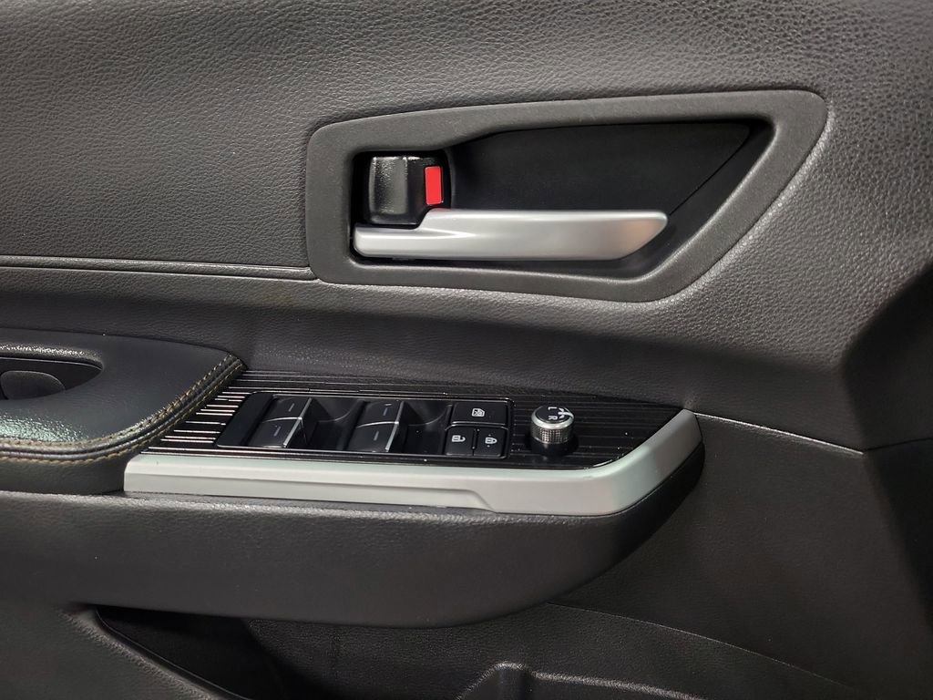 Used 2025 Toyota Sienna XLE Woodland Edition image 18