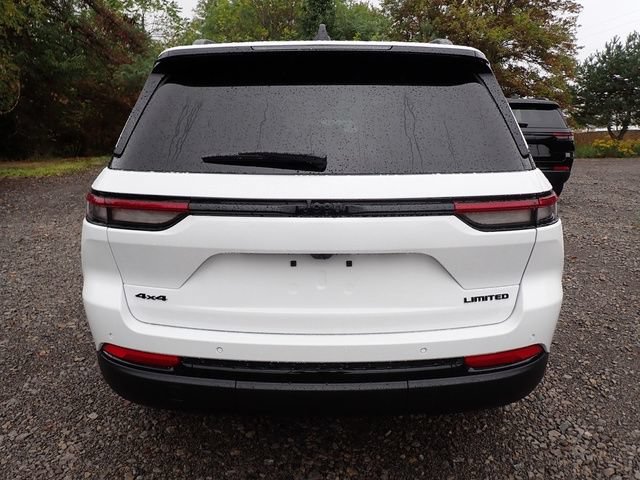 New 2025 Jeep Grand Cherokee Limited w/ Black Appearance Package AWD/4WD image 4