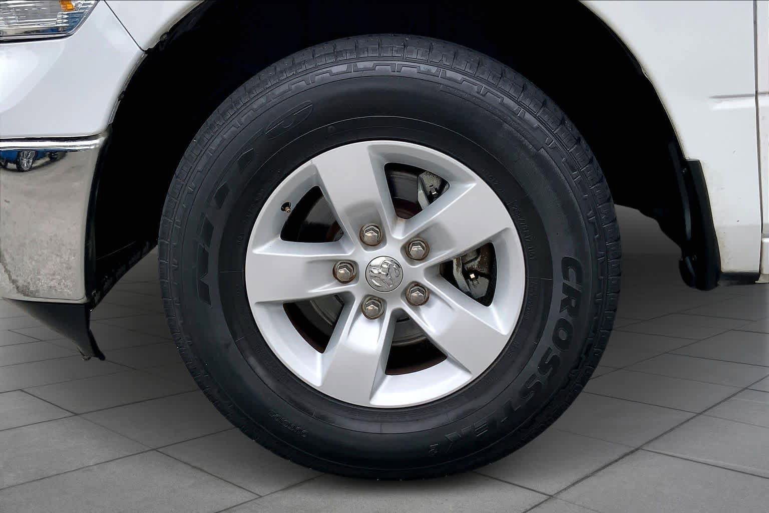 Used 2019 RAM 1500 Classic SLT RWD image 11