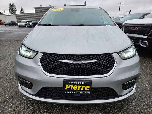 Used 2024 Chrysler Pacifica Touring-L image 7