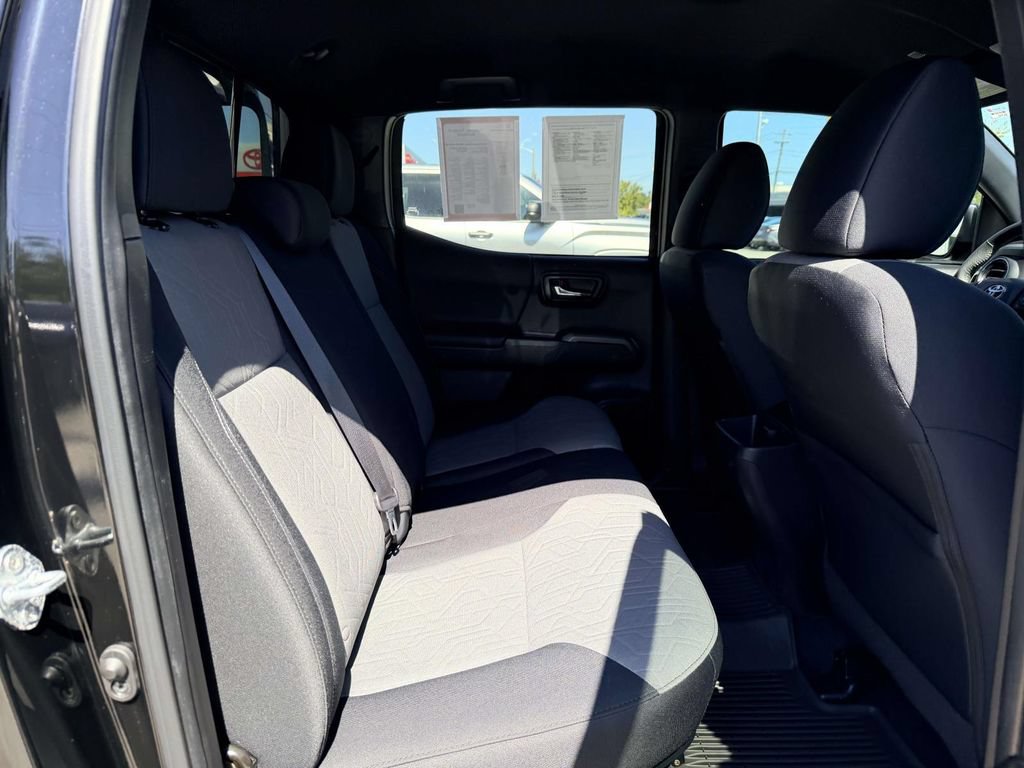 Certified 2022 Toyota Tacoma TRD Off-Road AWD/4WD image 14