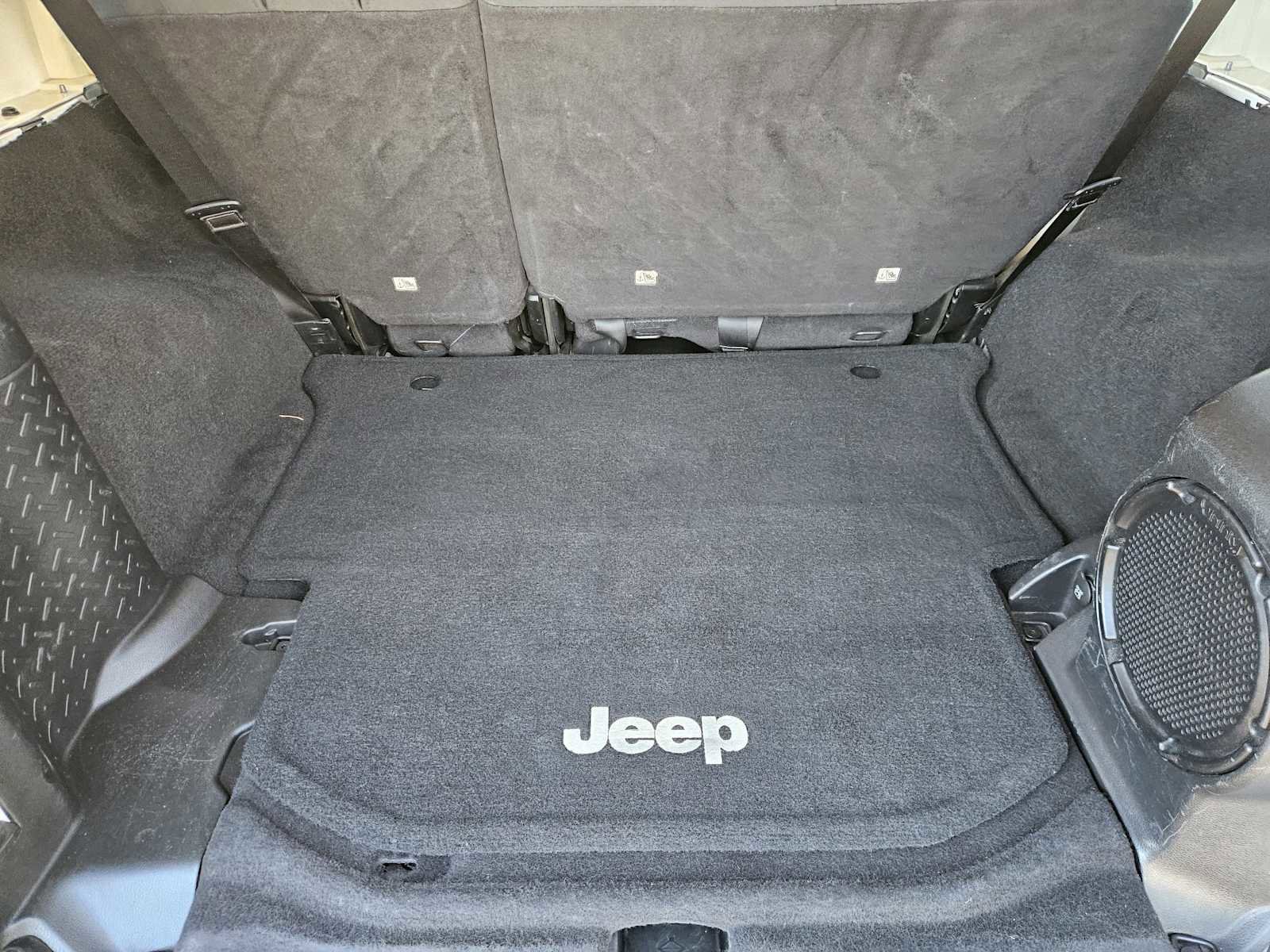 Used 2012 Jeep Wrangler Unlimited Rubicon image 29