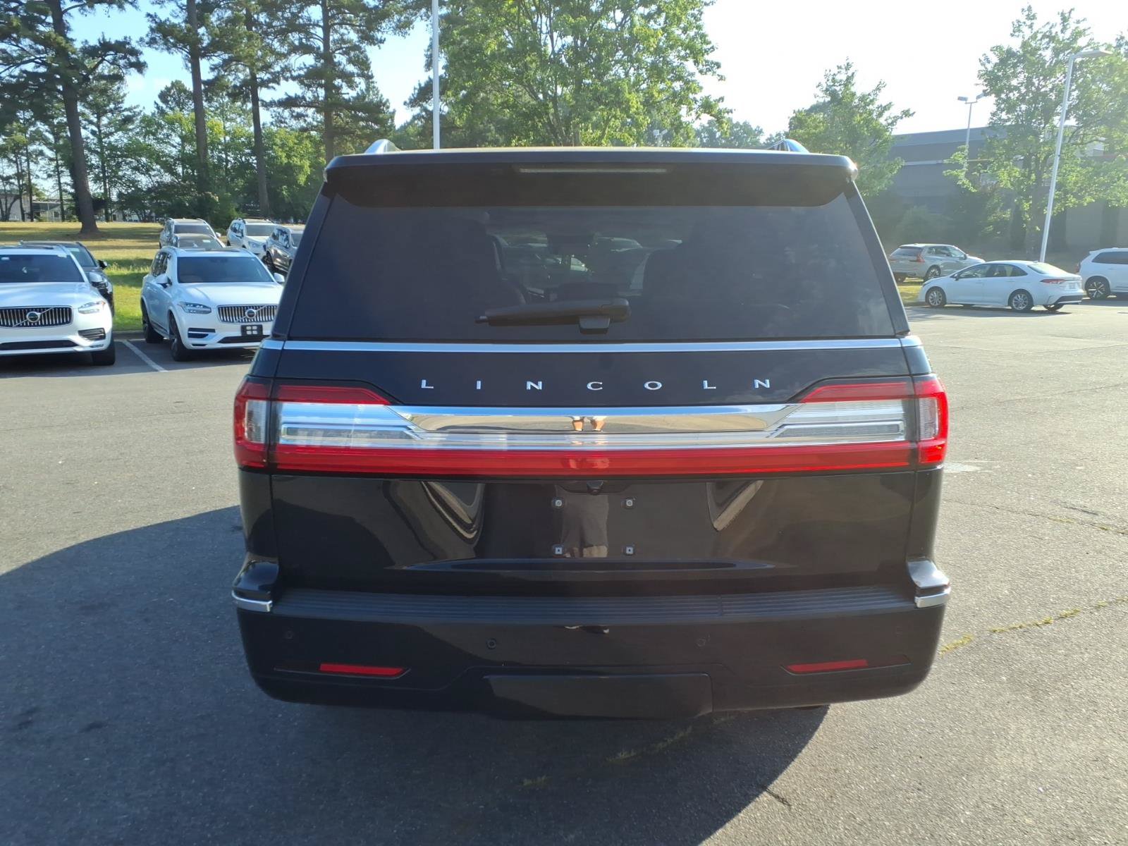 Used 2019 Lincoln Navigator Reserve AWD/4WD image 4