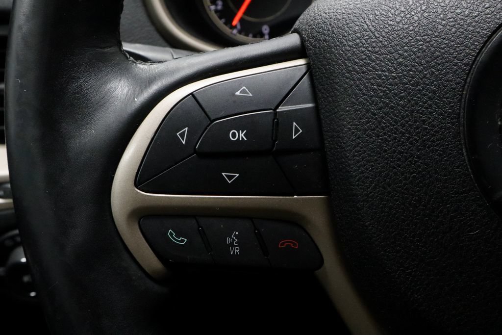 Used 2016 Jeep Cherokee Latitude w/ Comfort/Convenience Group AWD/4WD image 27