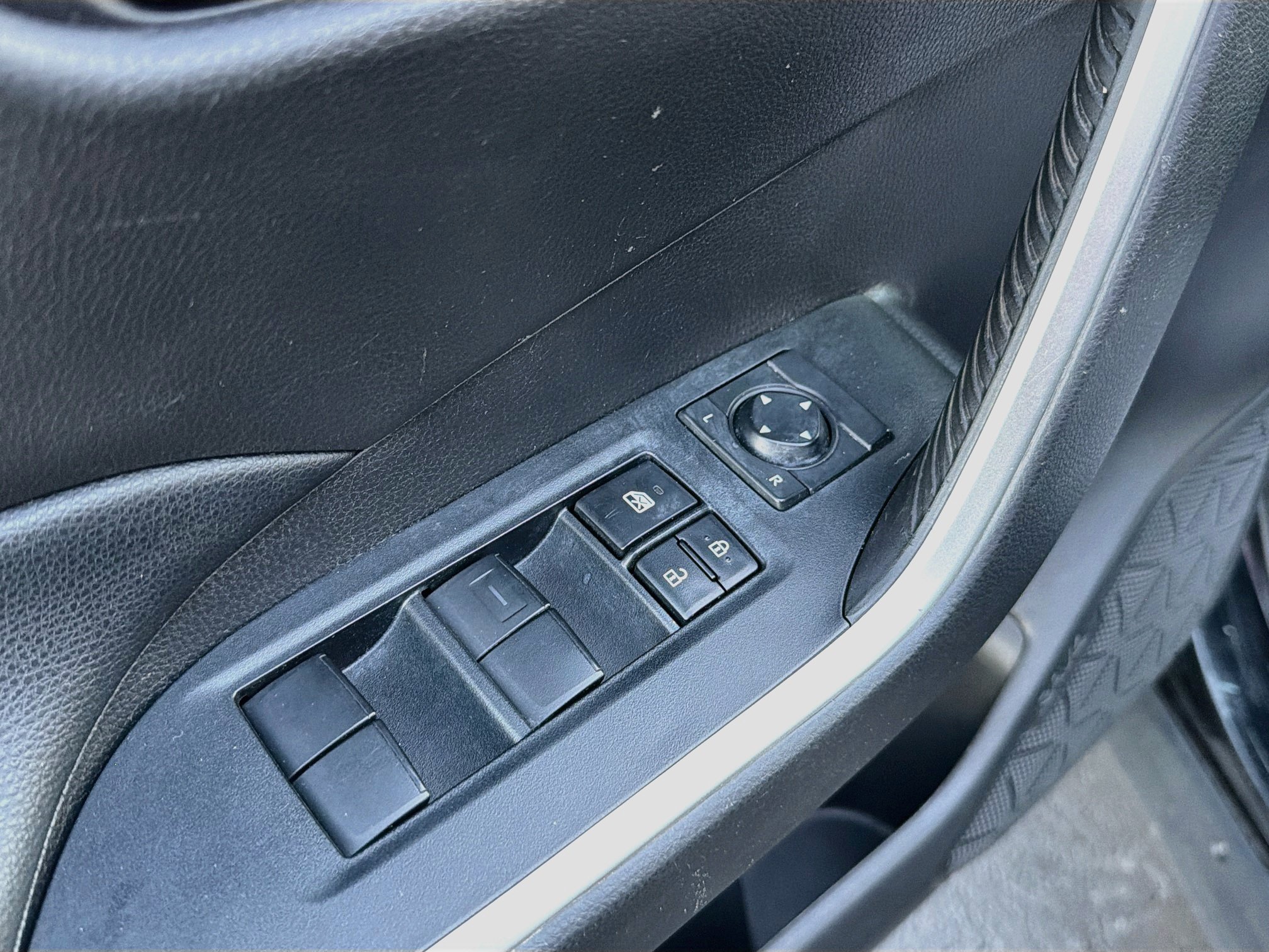 Used 2021 Toyota RAV4 XLE FWD image 14
