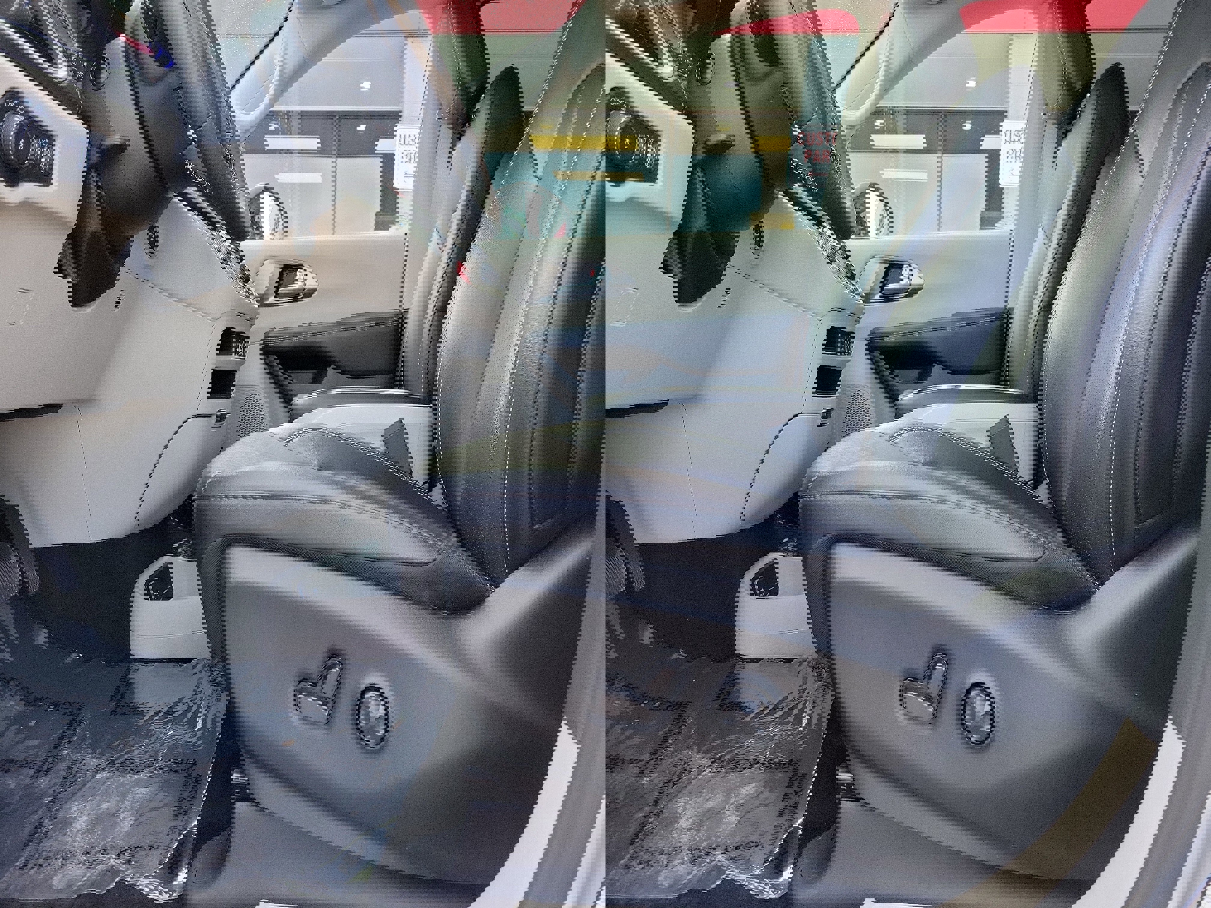 Used 2024 Chrysler Pacifica Touring-L image 16