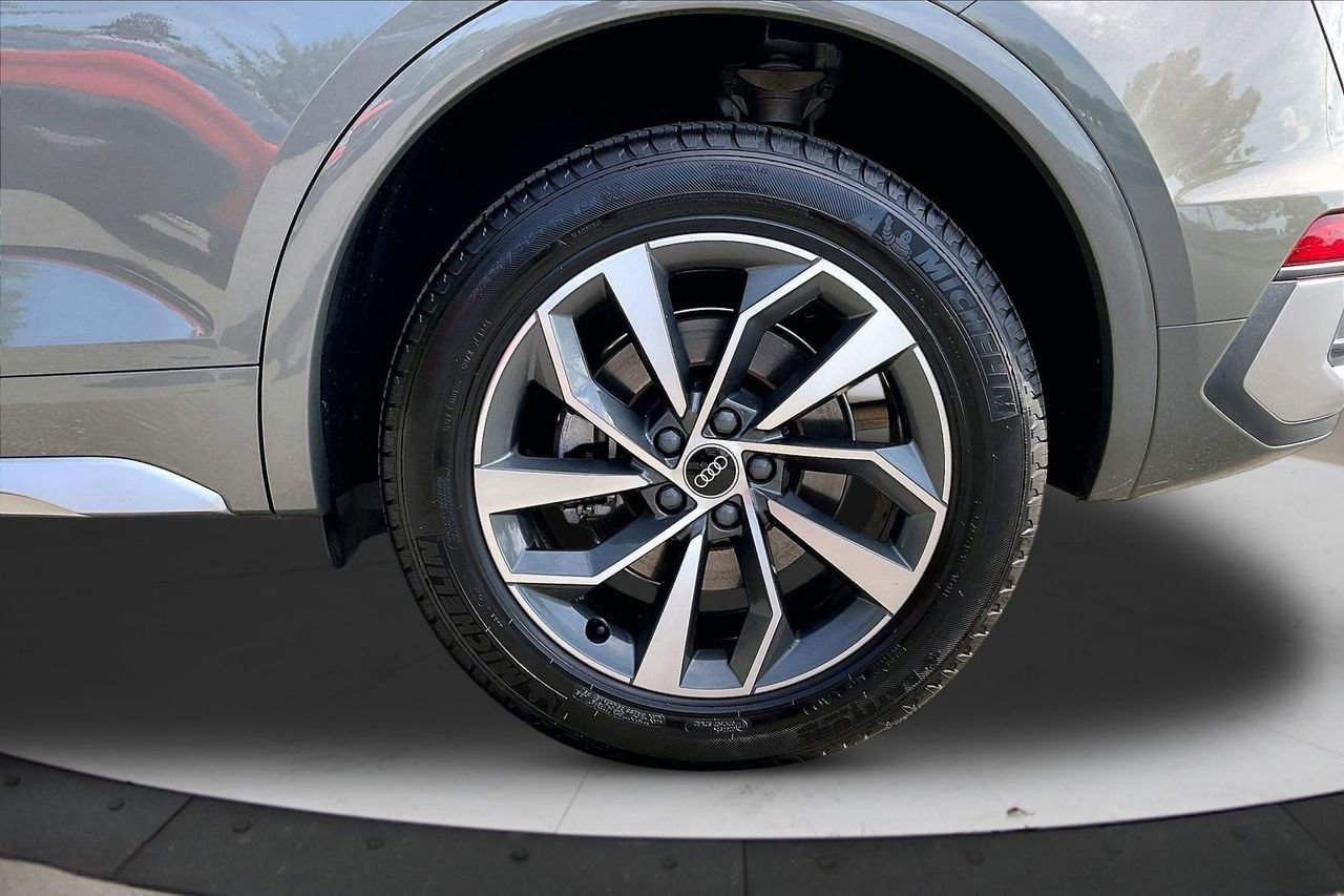 Used 2023 Audi Q5 2.0T Premium Plus w/ Premium Plus Package AWD/4WD image 37