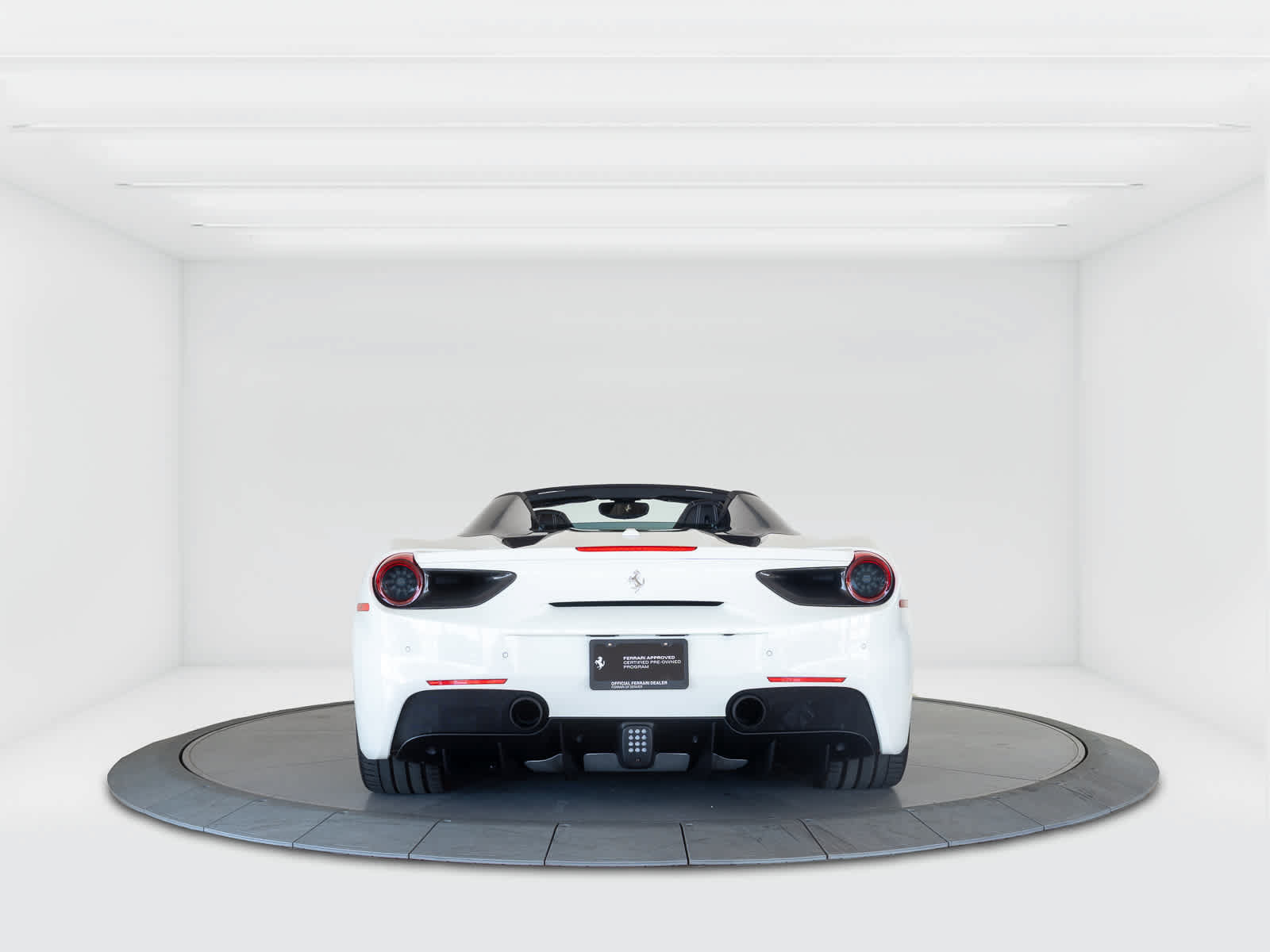Used 2018 Ferrari 488 Spider RWD image 4