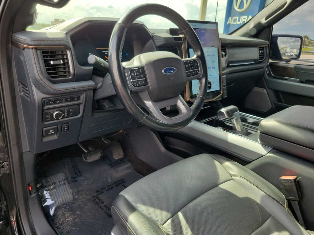 Used 2022 Ford F150 Lightning Lariat image 19