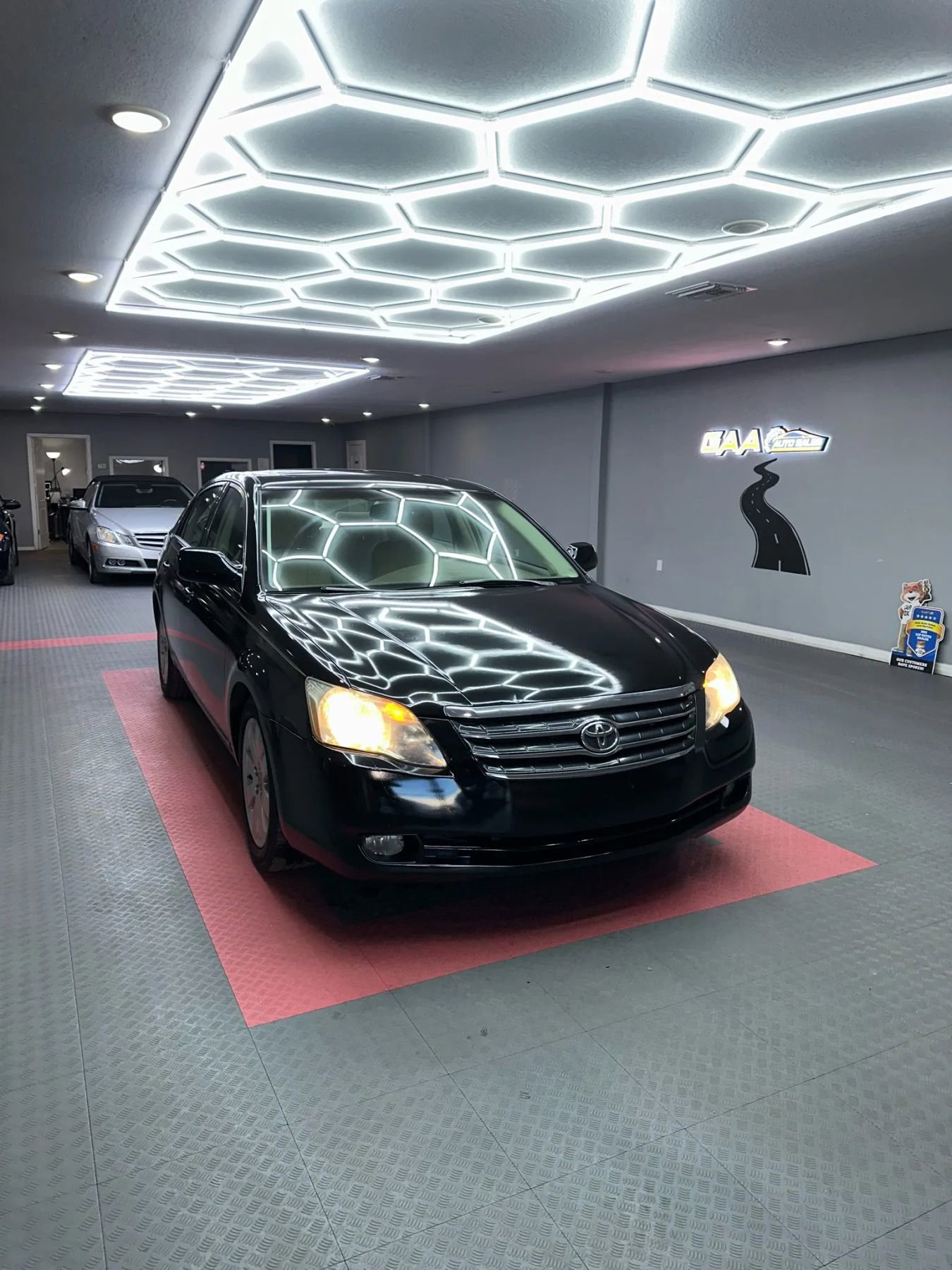 Used 2006 Toyota Avalon XLS image 1