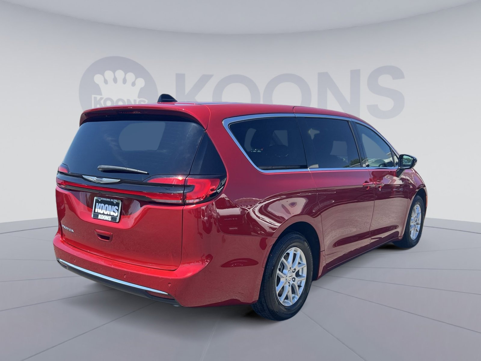 Used 2025 Chrysler Pacifica Select FWD image 11