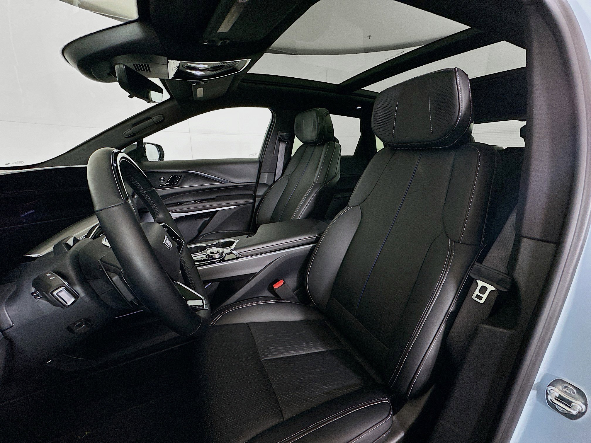 Used 2025 Cadillac Lyriq Sport image 13