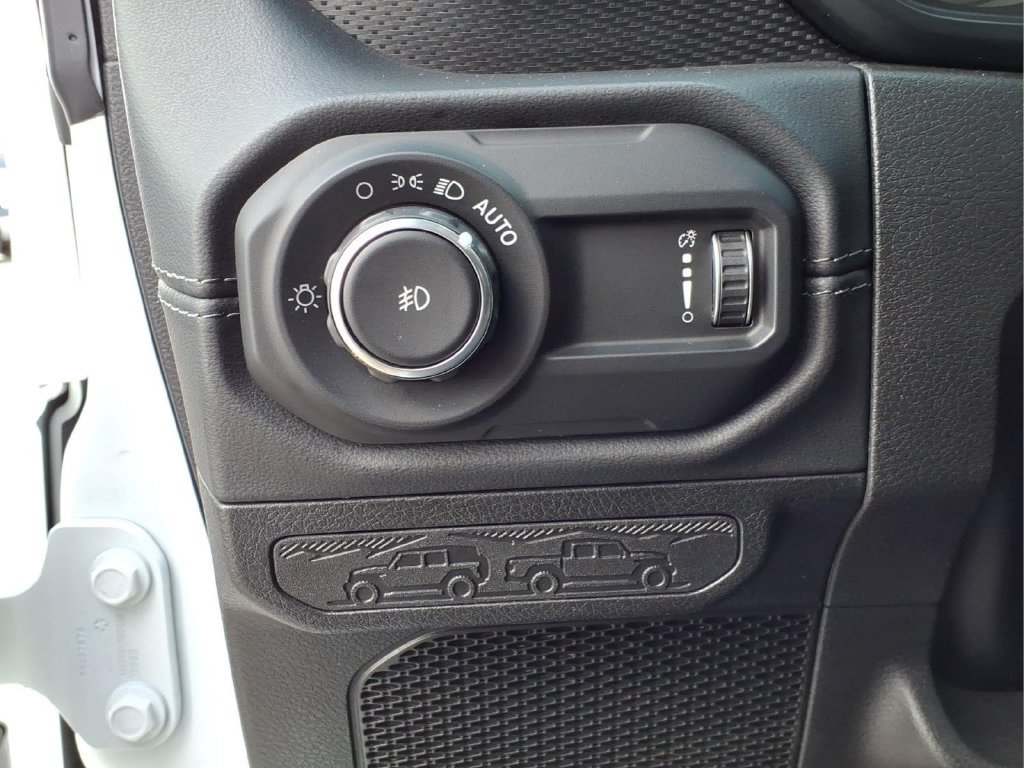 Used 2024 Jeep Wrangler Unlimited Rubicon AWD/4WD image 4