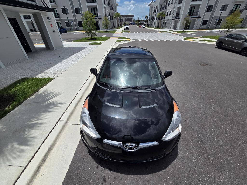 Used 2014 Hyundai Veloster w/ Style Package 02 FWD image 3
