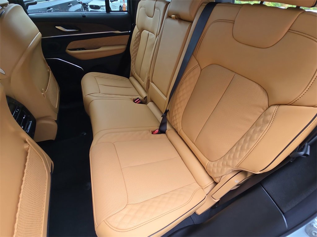 New 2025 Jeep Grand Cherokee Summit w/ Luxury Tech Group V image 15