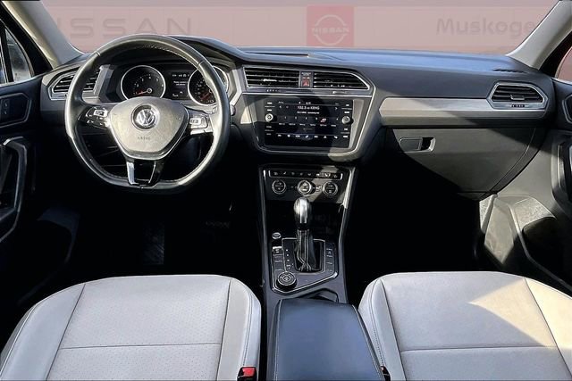 Used 2021 Volkswagen Tiguan SE w/ Panoramic Sunroof Package image 7