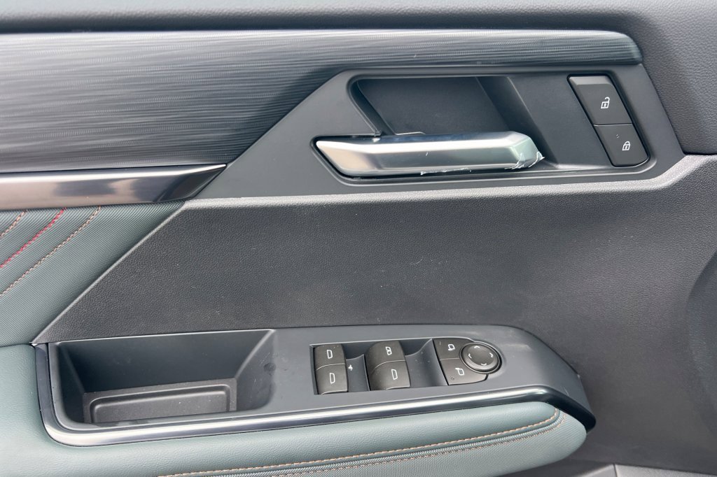 New 2026 GMC Acadia AT4 w/ Luxury Package image 8