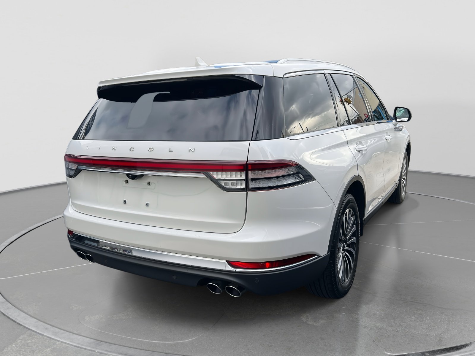 Used 2022 Lincoln Aviator Standard w/ Premium Package image 4