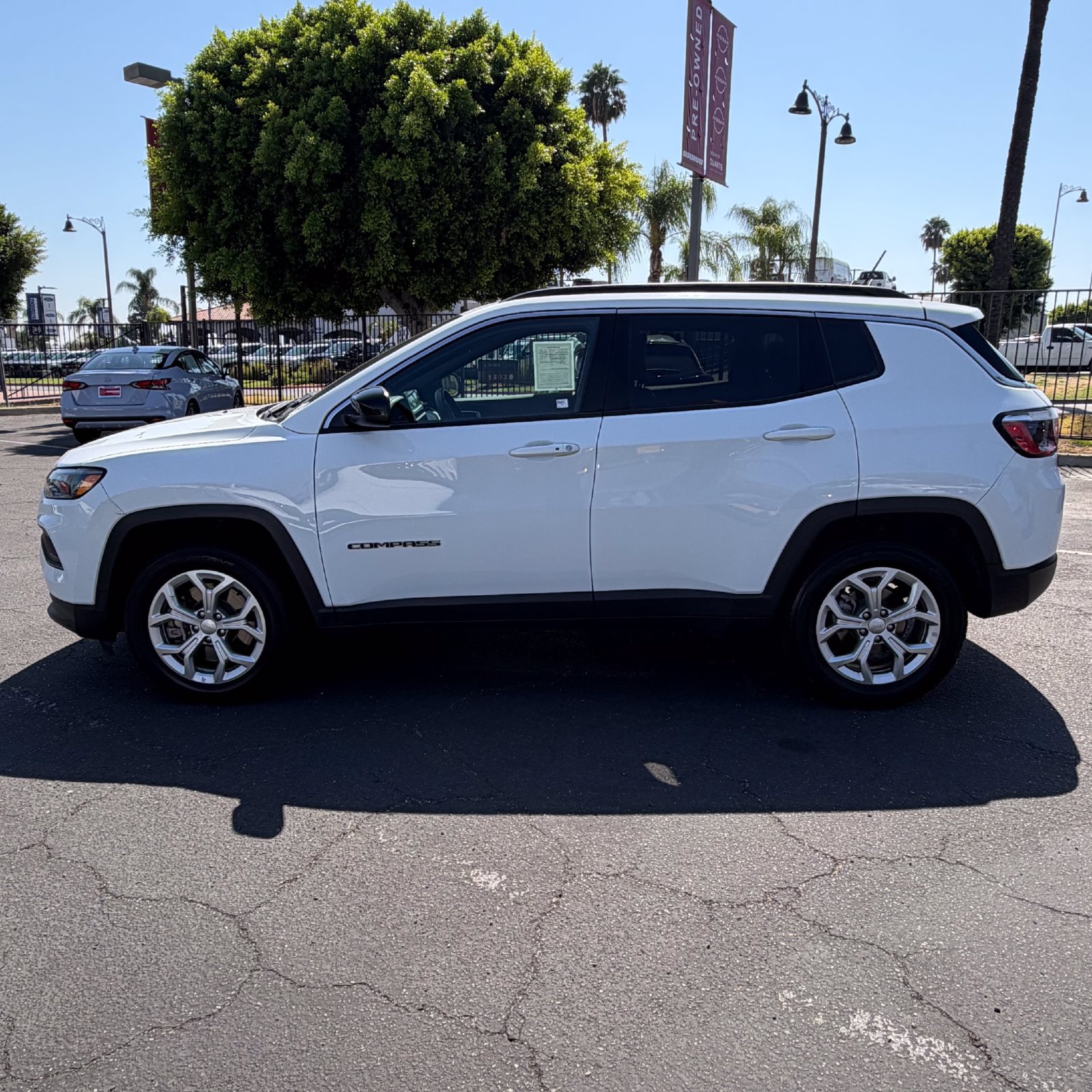 Used 2024 Jeep Compass Latitude AWD/4WD image 4