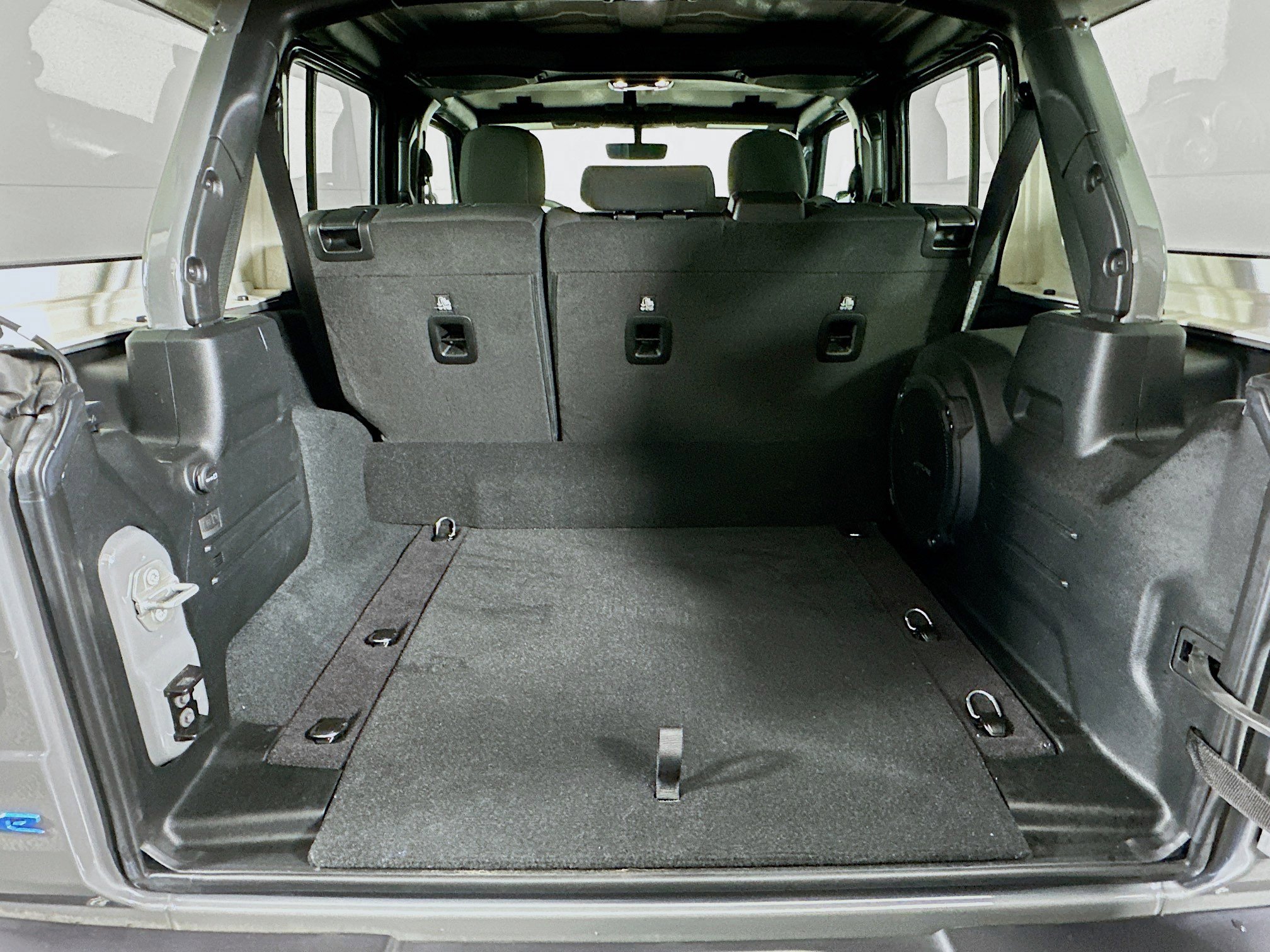 Used 2023 Jeep Wrangler Unlimited w/ Cold Weather Group image 28