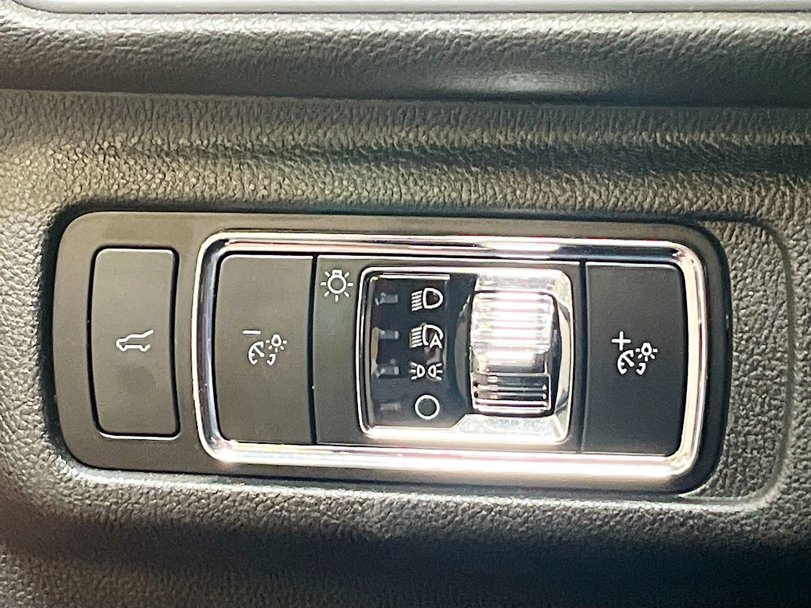 Used 2024 Lincoln Corsair AWD w/ Equipment Group 101A image 10