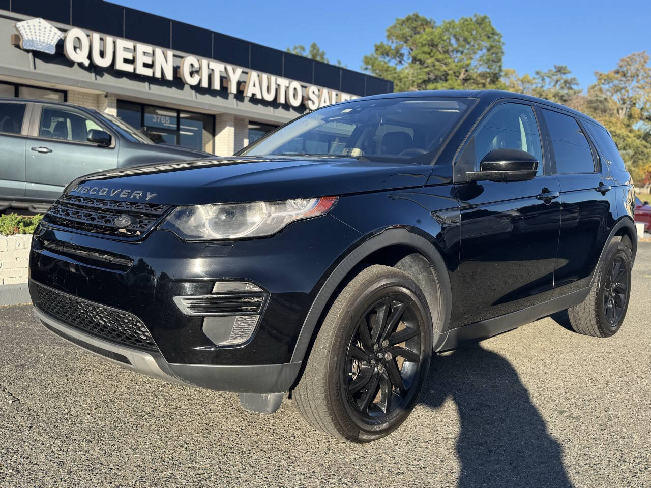 Used 2018 Land Rover Discovery Sport SE AWD/4WD image 2
