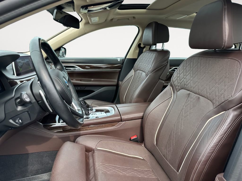 Used 2020 BMW 750i xDrive w/ Executive Package AWD/4WD image 9