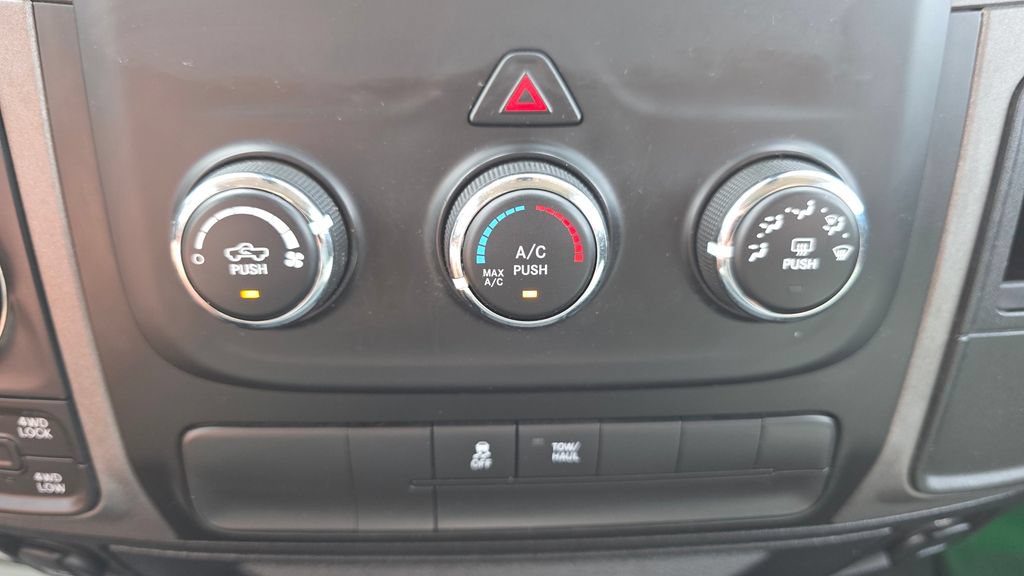 Used 2017 RAM 1500 Express AWD/4WD image 32