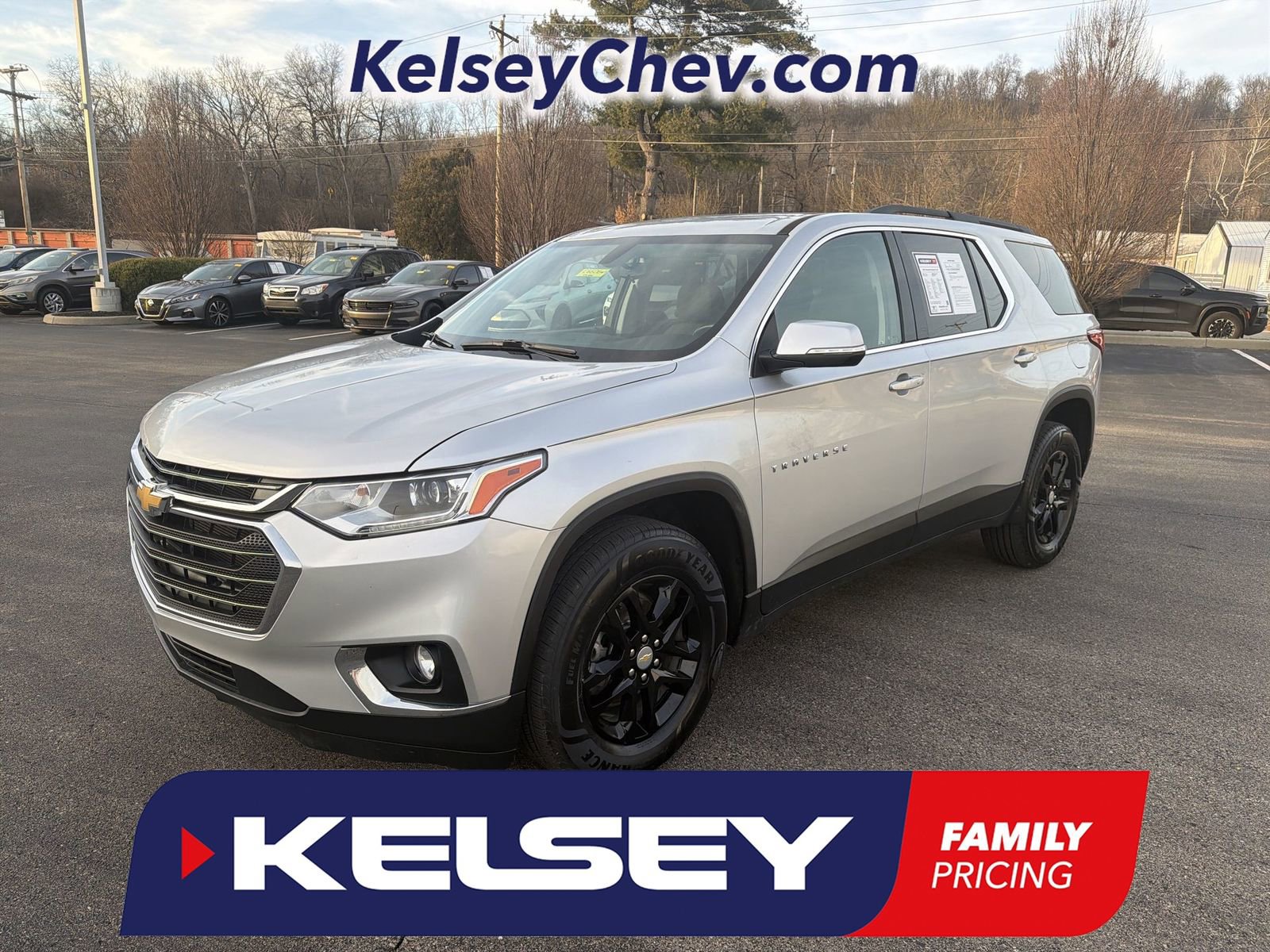 Used 2021 Chevrolet Traverse LT image 1