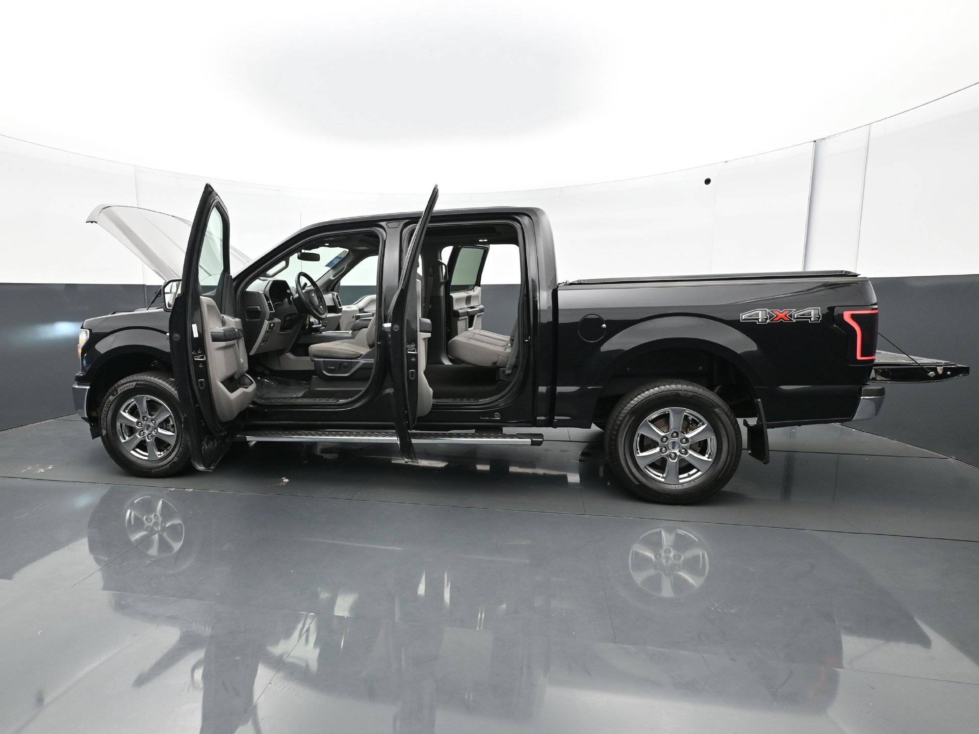 Used 2019 Ford F150 XLT w/ Equipment Group 302A Luxury AWD/4WD image 36