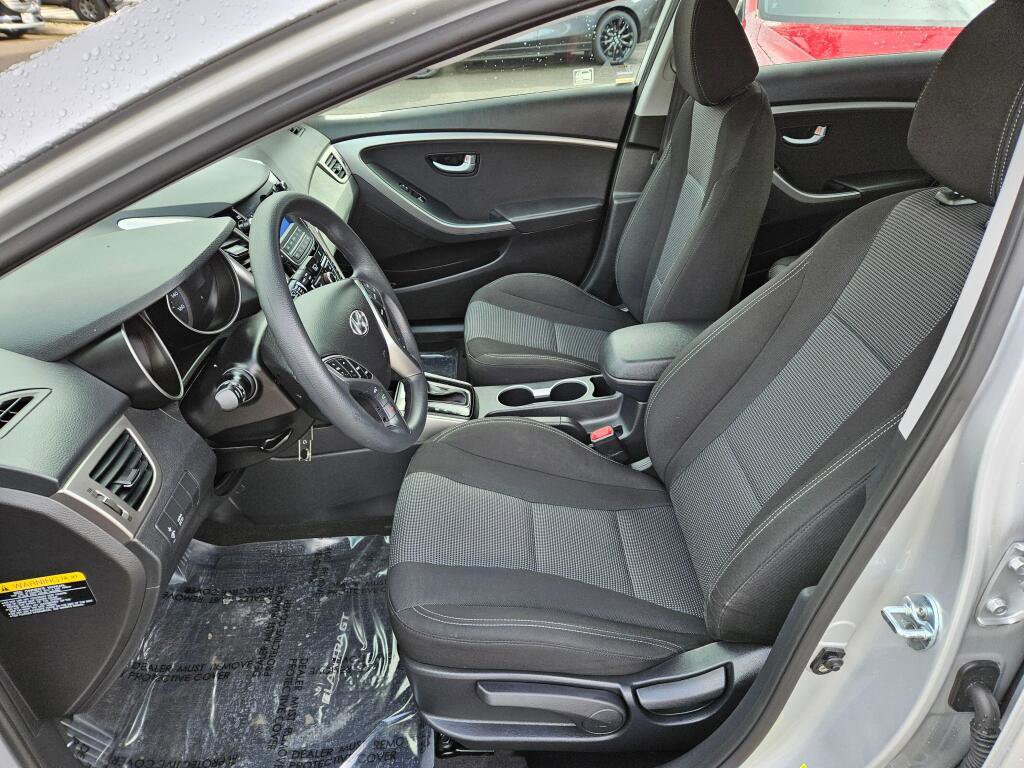 Used 2017 Hyundai Elantra GT image 11