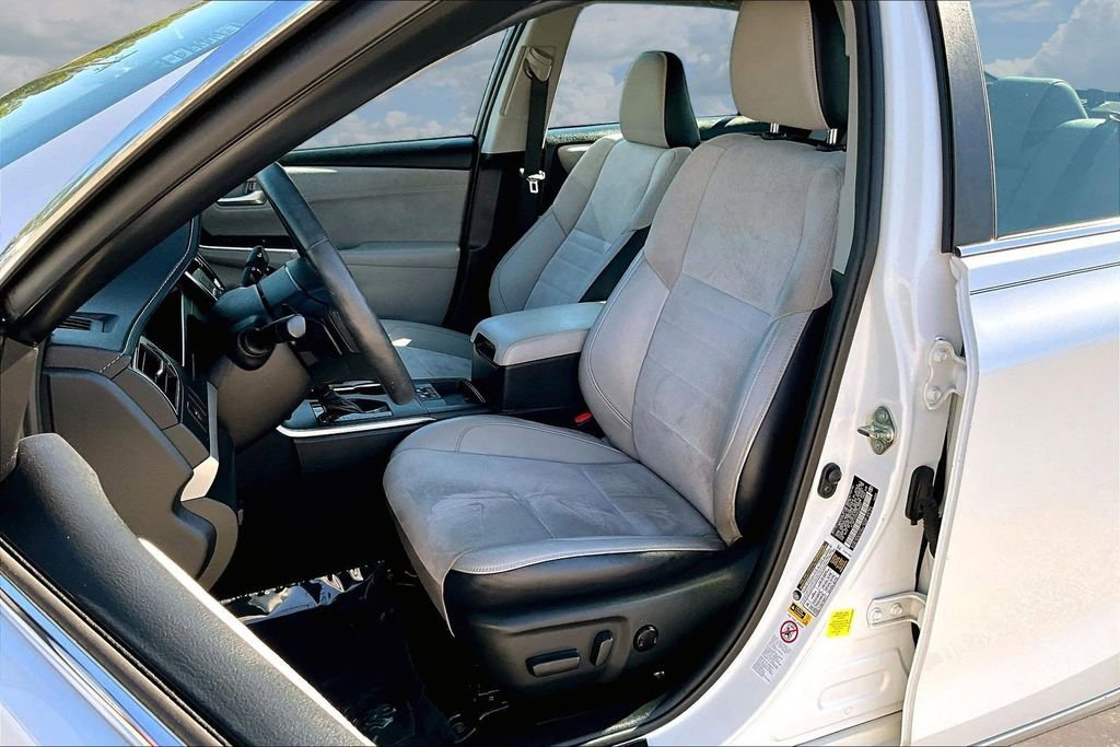 Used 2017 Toyota Camry XSE FWD image 23
