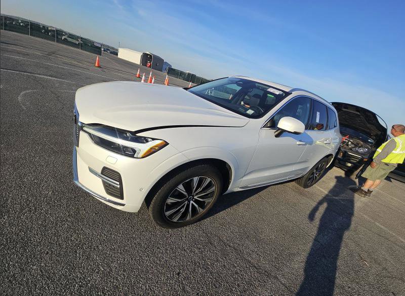 Certified 2023 Volvo XC60 B5 Plus AWD/4WD image 15