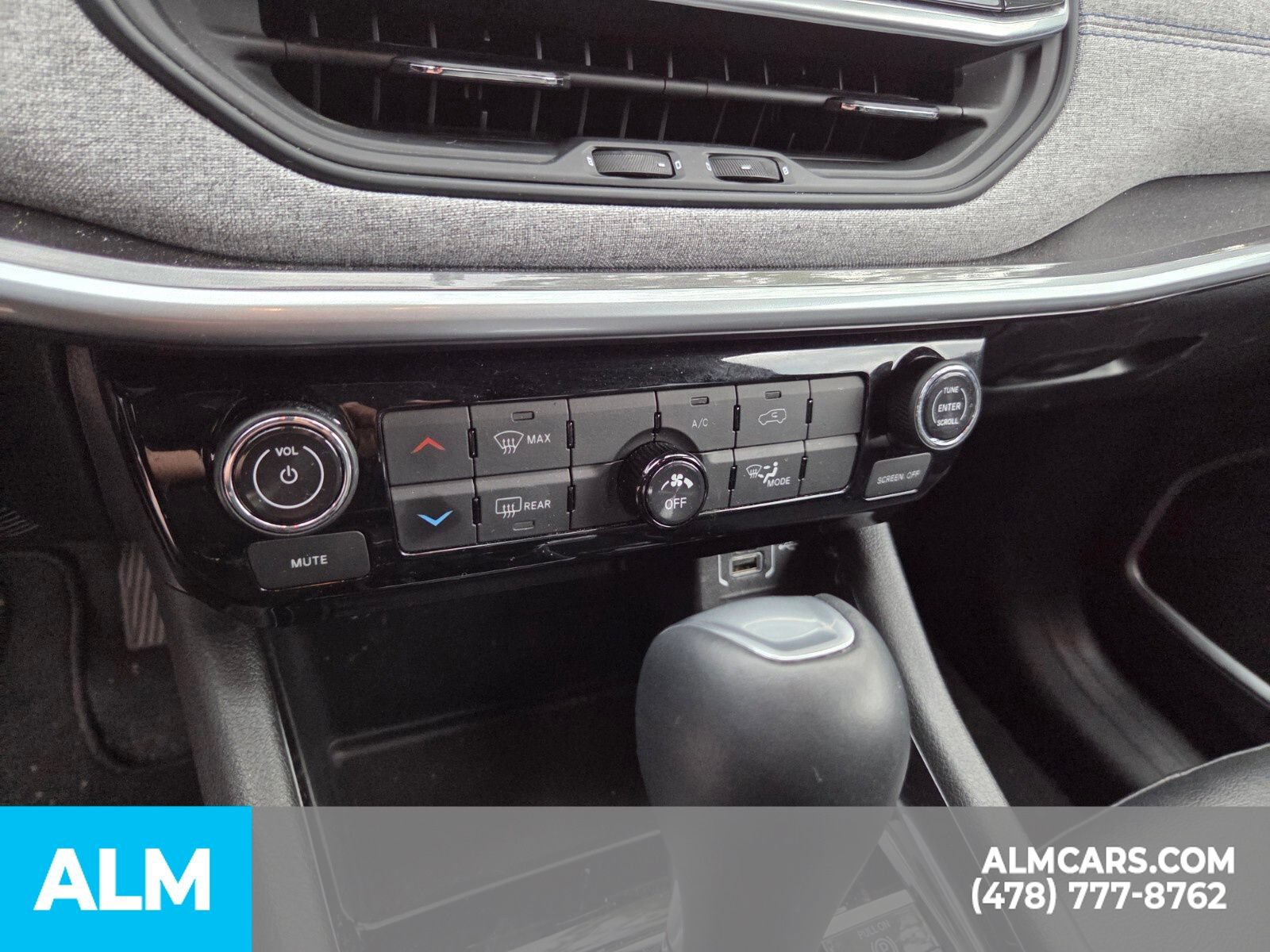 Used 2025 Jeep Compass Latitude AWD/4WD image 11