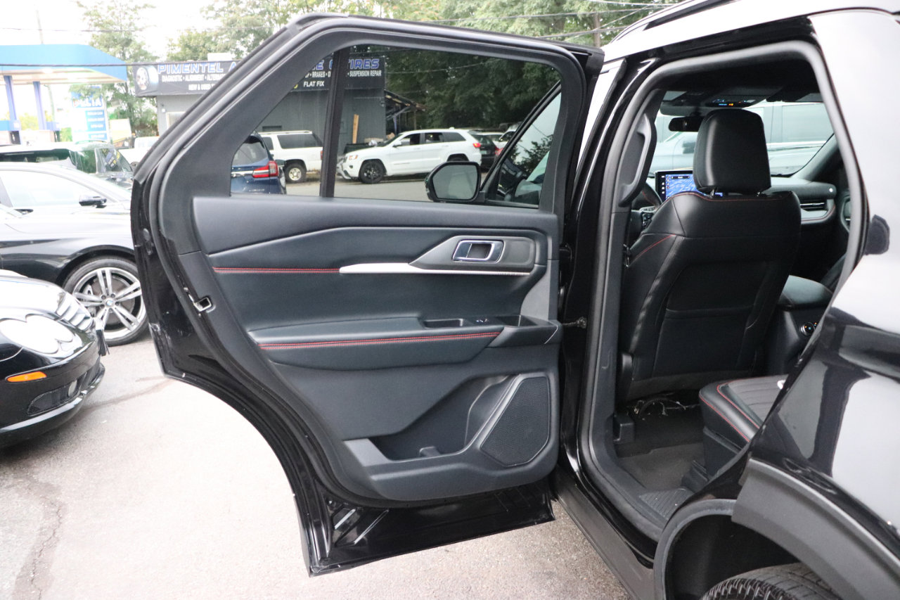 Used 2025 Ford Explorer ST-Line image 28