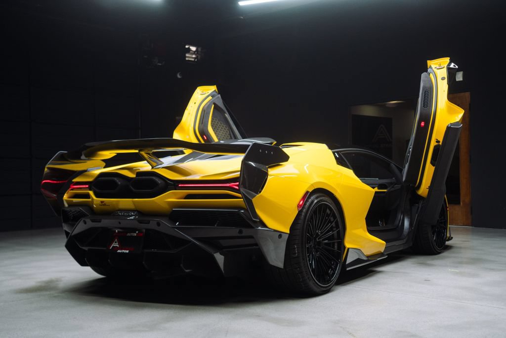 Used 2024 Lamborghini Revuelto AWD/4WD image 21