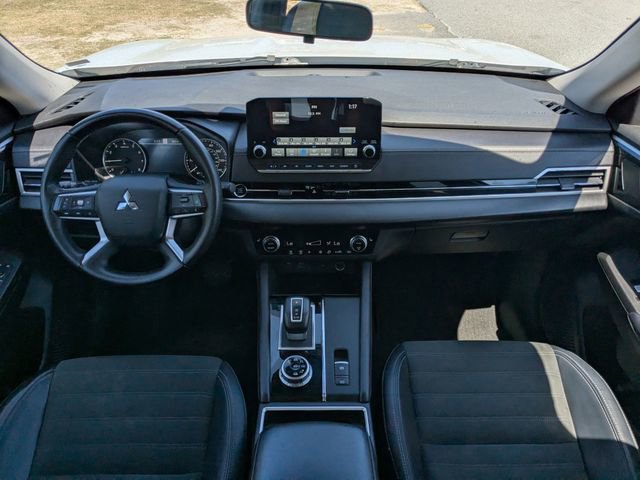 Used 2024 Mitsubishi Outlander SE AWD/4WD image 16