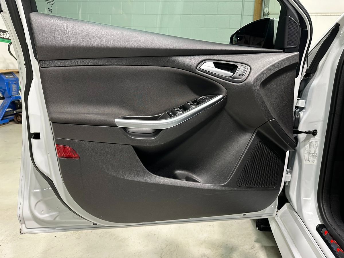 Used 2018 Ford Focus ST w/ Equipment Group 401A FWD image 23