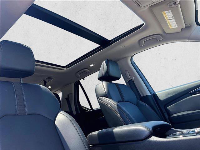 Used 2025 Honda Pilot Touring image 17