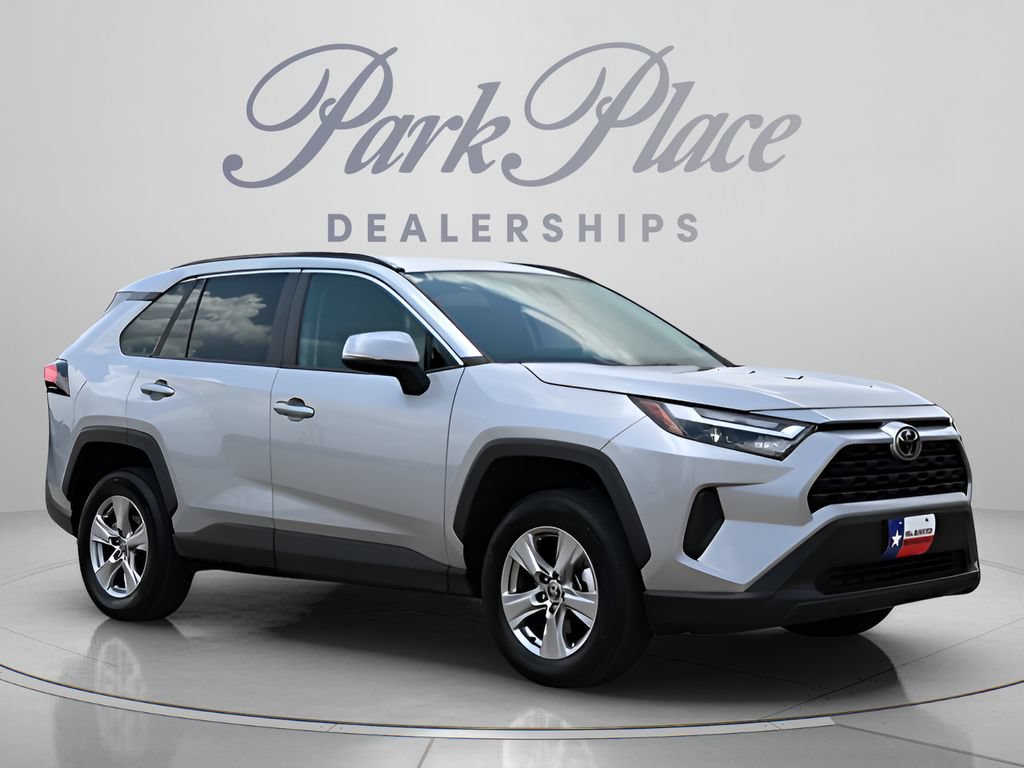 Used 2025 Toyota RAV4 XLE FWD image 7