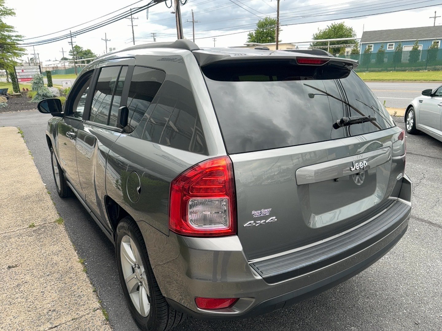 Used 2012 Jeep Compass Latitude AWD/4WD image 3